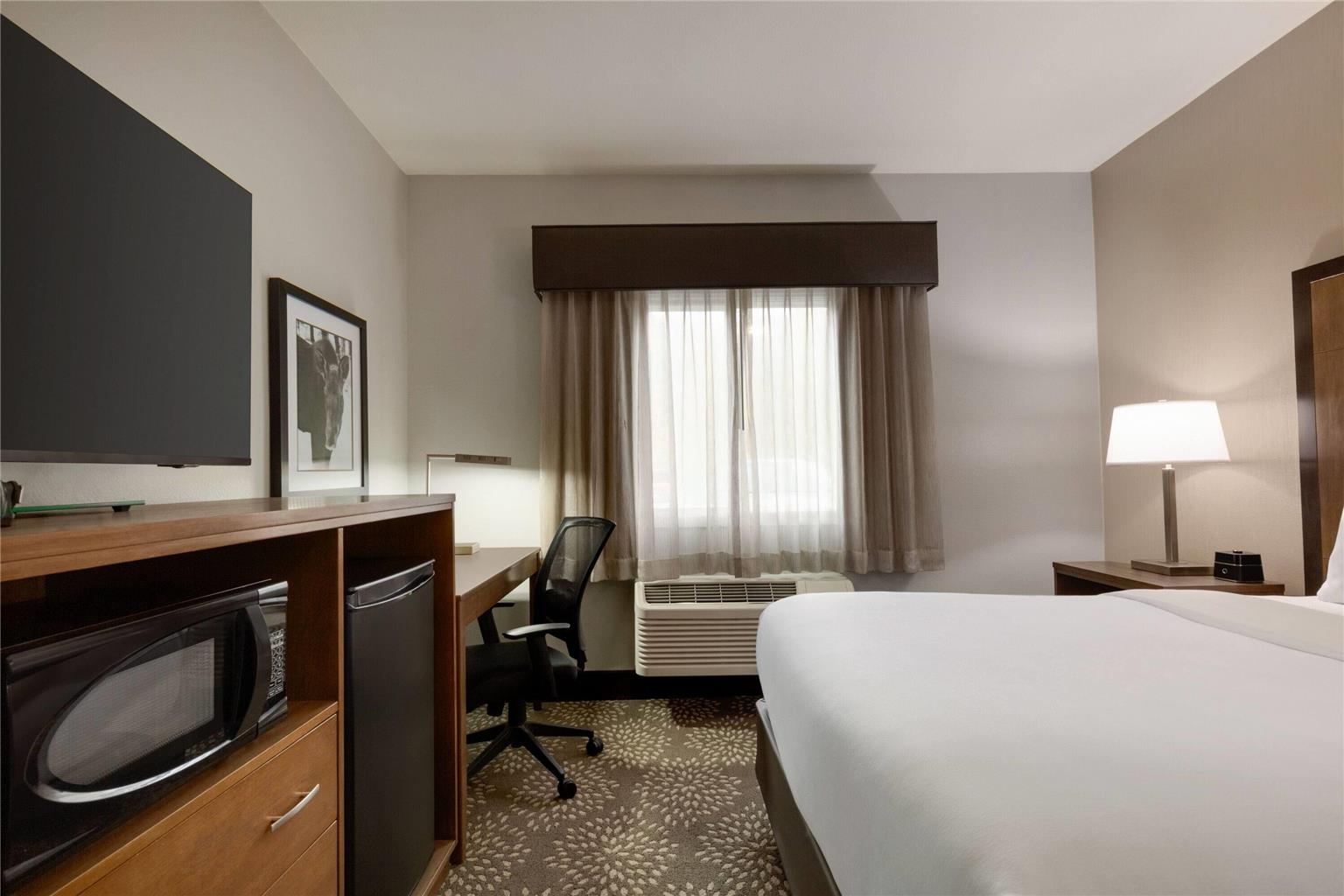 La Quinta Inn & Suites by Wyndham Fairbanks Airport - photo 19