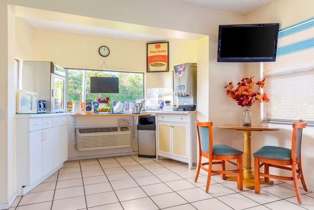 Econo Lodge Crystal River - photo 23