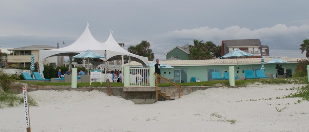 The Salty Mermaid Oceanfront Hotel - photo 33