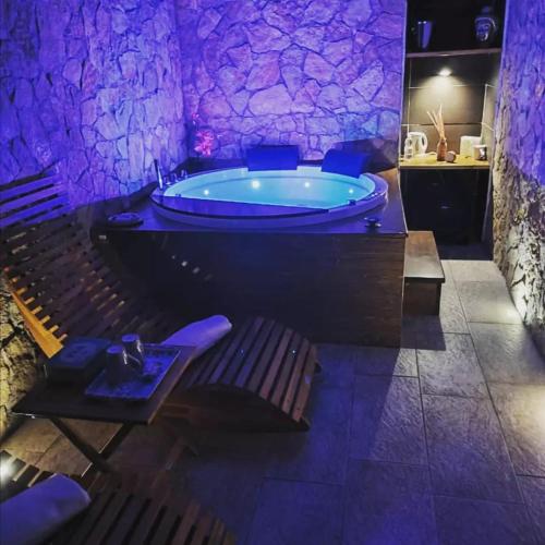 SPA ROOM SICILIA Intera casa con spa privata Jacuzzi Sauna Bagno di Vapore — 4-Star Luxury Hotel in Rosolini, Italy