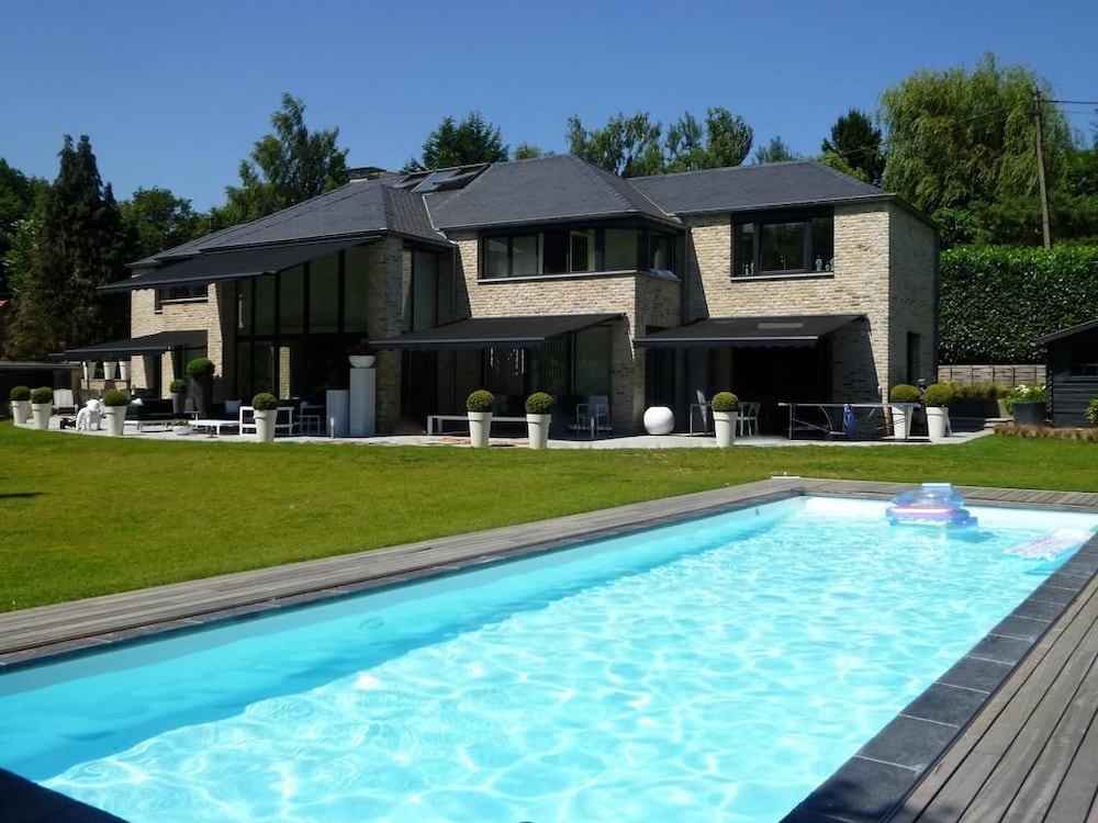 Villa Tiffany — 4-Star Luxury Hotel in Braine-L'alleud, Belgium
