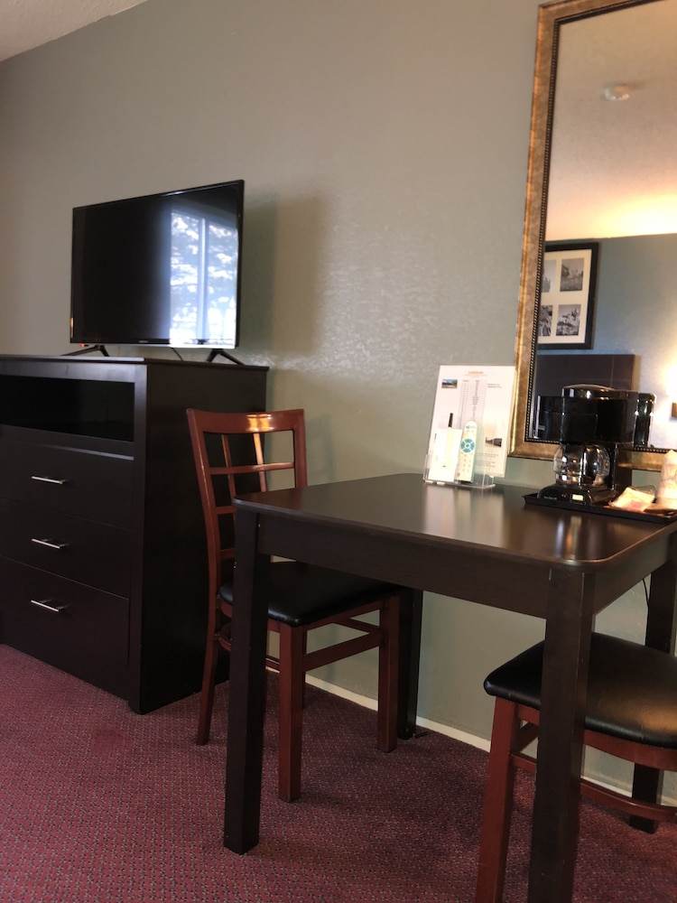 Latham Inn - photo 11