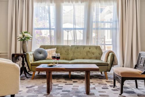 Refined and Roomy 1BD House with Laundry — 4-Star Luxury Hotel in Alameda, United States