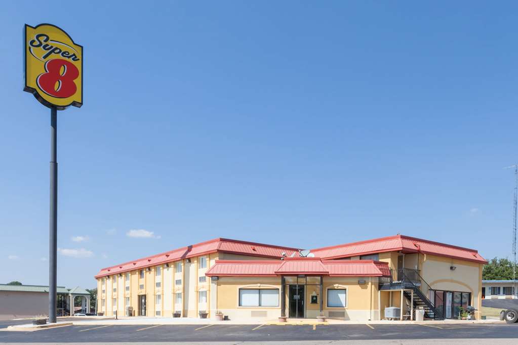 Super 8 by Wyndham Clinton Oklahoma - featured photo