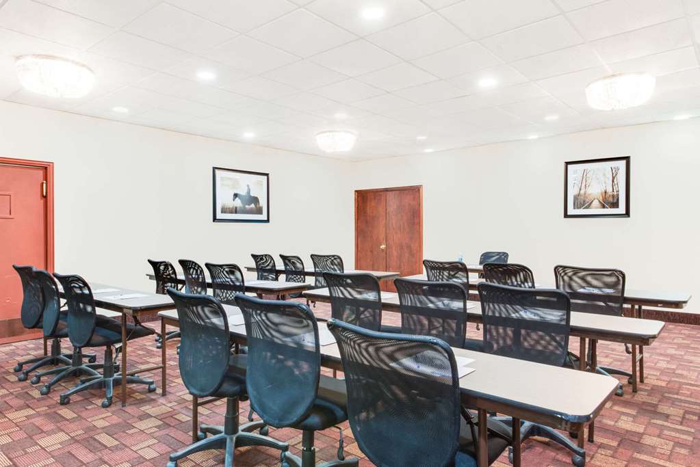 Baymont by Wyndham Midland Airport - photo 13