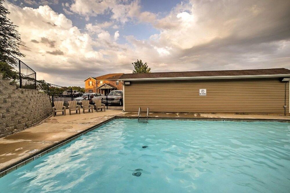 Glam R Us Pool Fabulous Location Must Stay - photo 25