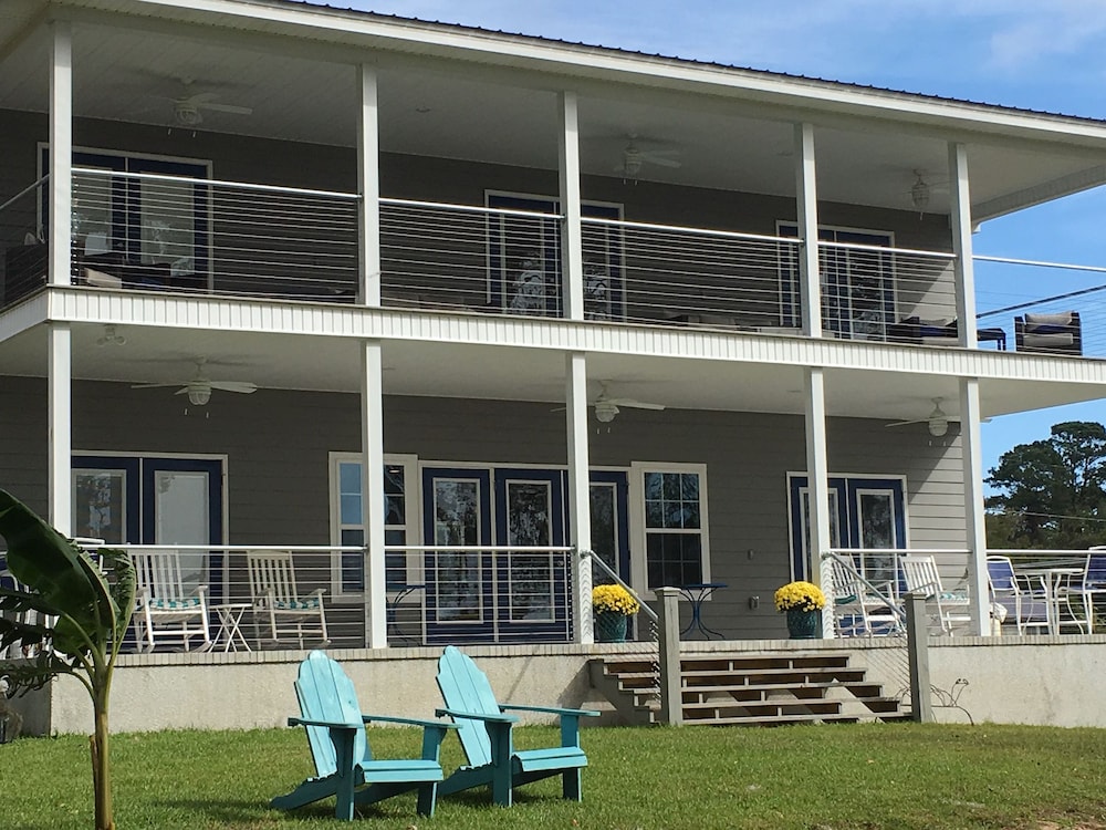 Darien Waterfront Inn - photo 4