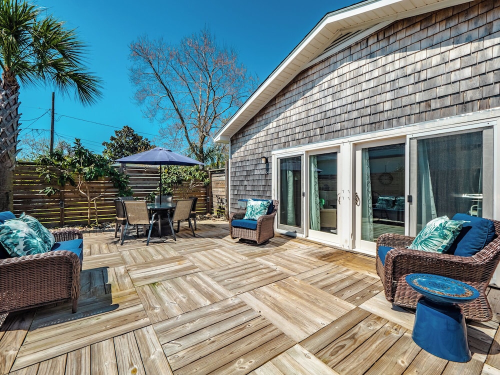 Barefoot Bungalow Kure — 4-Star Luxury Hotel in Kure Beach, United States