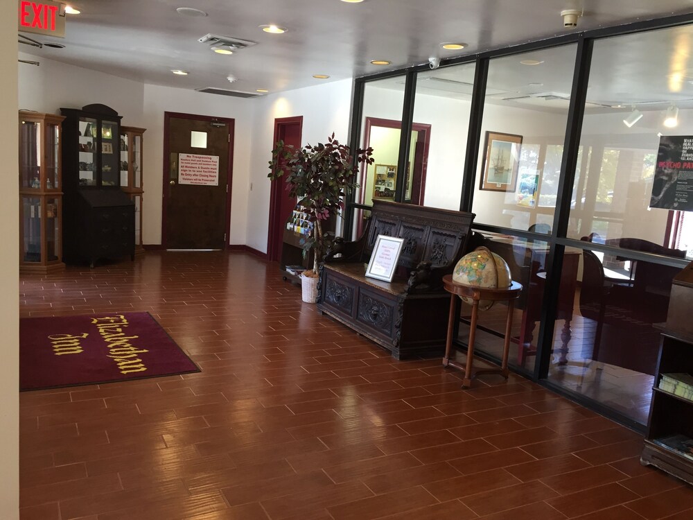 Hotel Manteo - photo 2