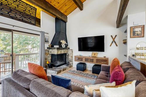 1BR Townhome with Loft Pool Access and Beach Gear in Unknown City, United States