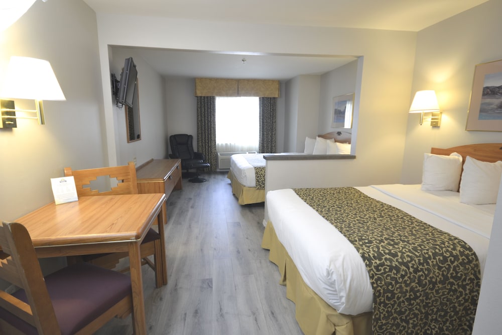 Days Inn & Suites by Wyndham Airport Albuquerque - photo 18