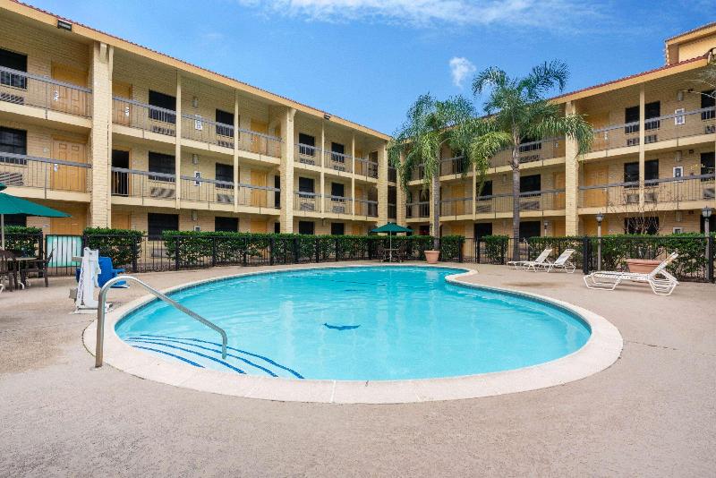 Super 8 by Wyndham The Woodlands North - photo 20