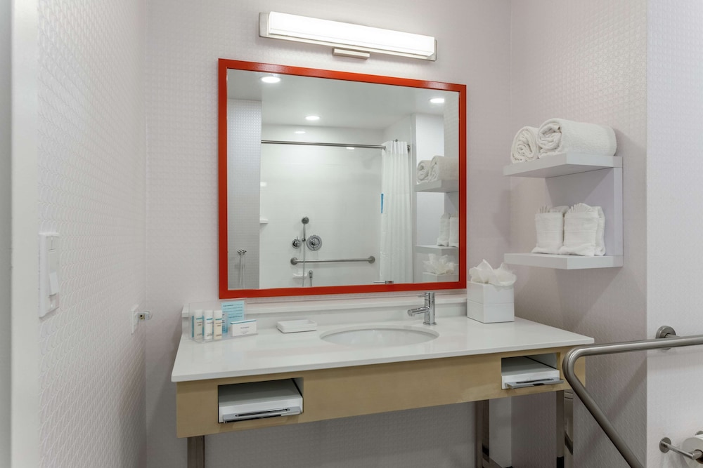 Hampton Inn Oakland Downtown City Center - photo 15