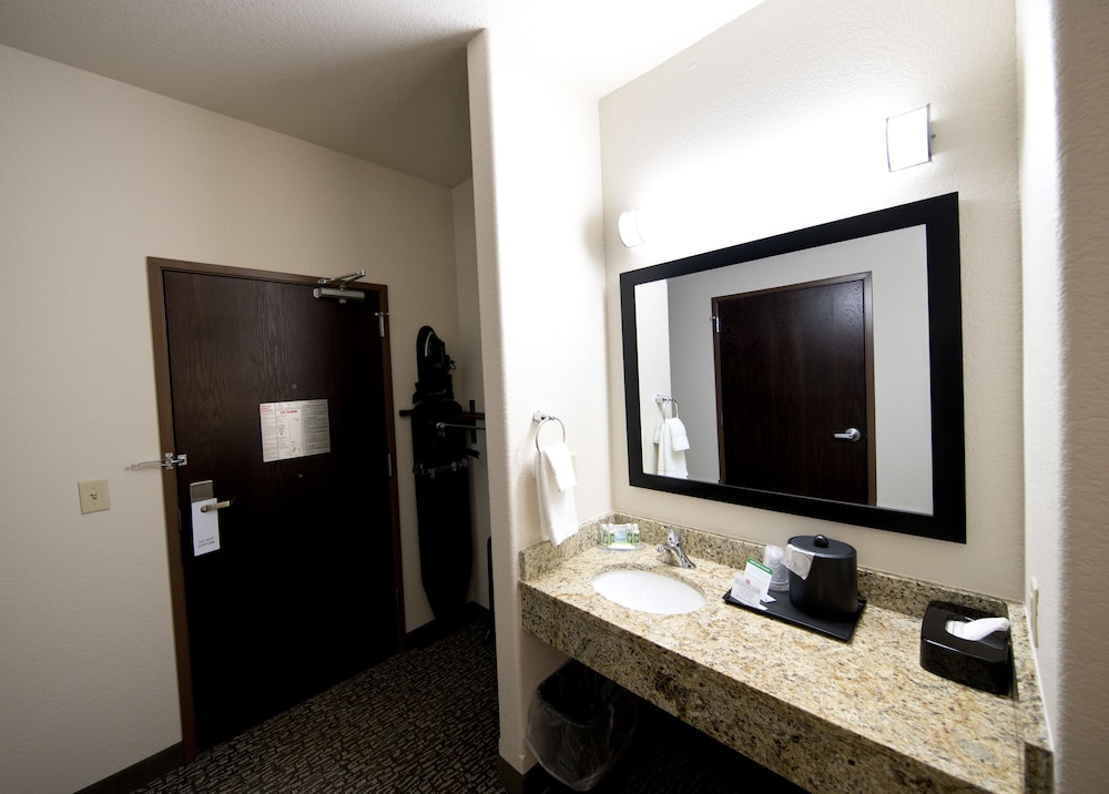 Cobblestone Inn & Suites Manchester - photo 11