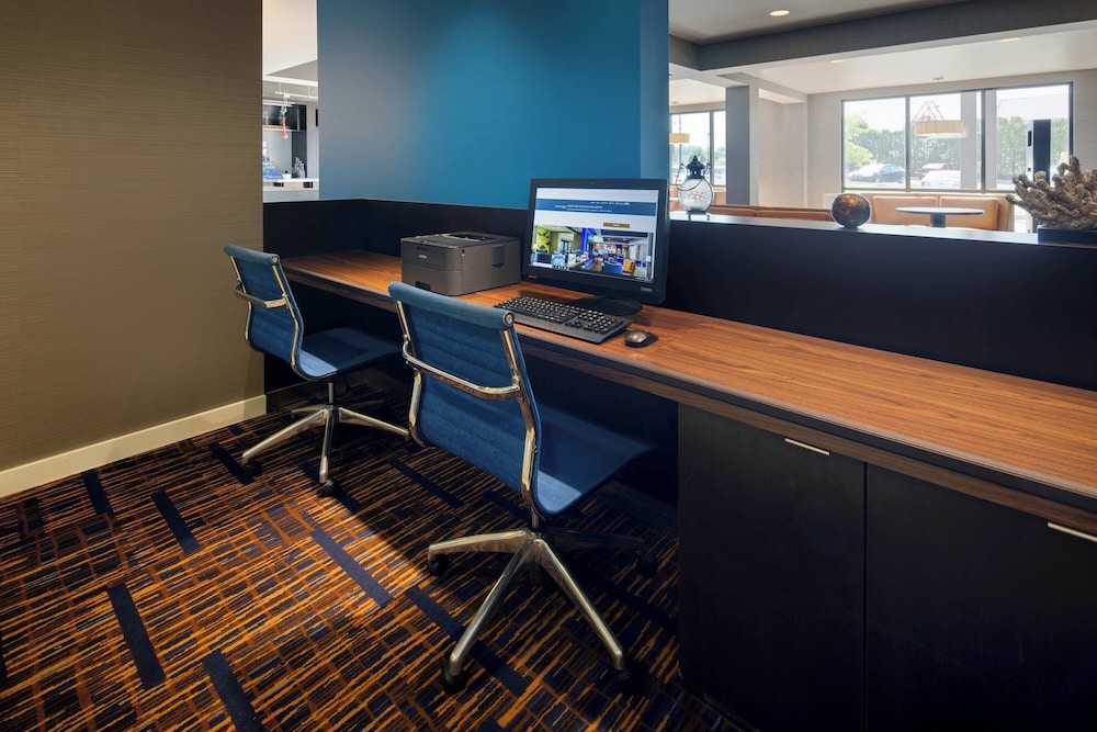 Courtyard by Marriott Grand Rapids Airport - photo 24