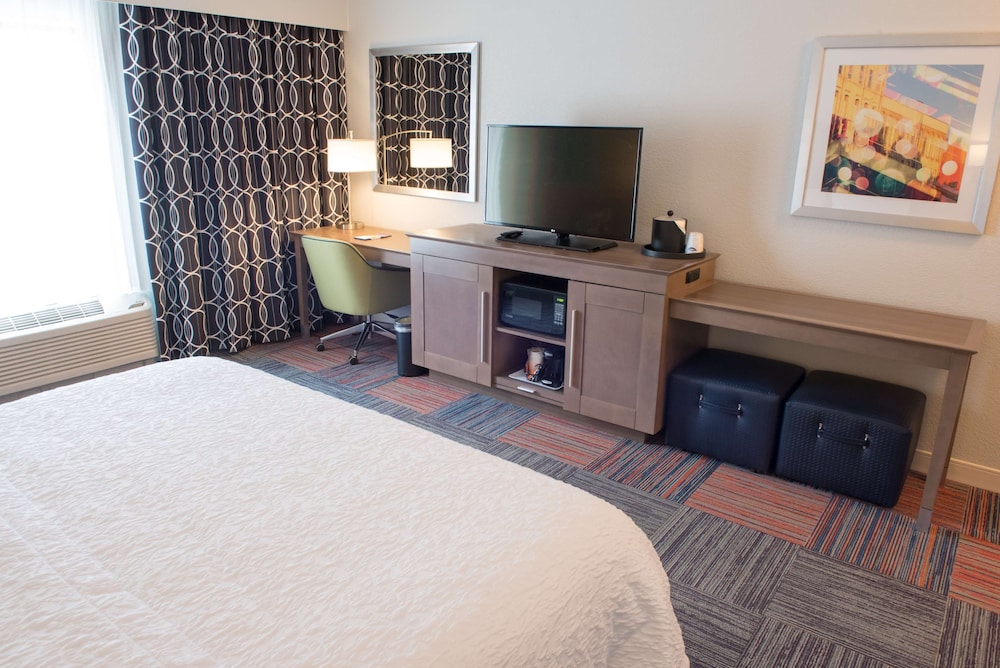 Hampton Inn & Suites Bay City - photo 10