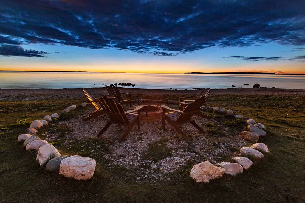 Days Inn & Suites by Wyndham St. Ignace Lakefront - photo 44