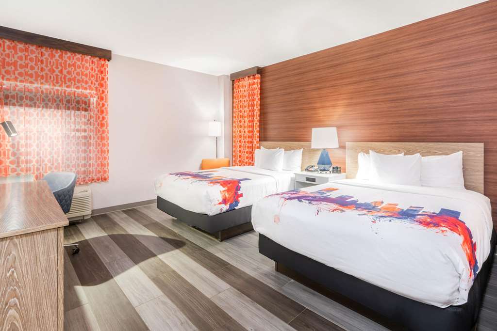 La Quinta Inn & Suites by Wyndham Oklahoma City Airport - photo 12