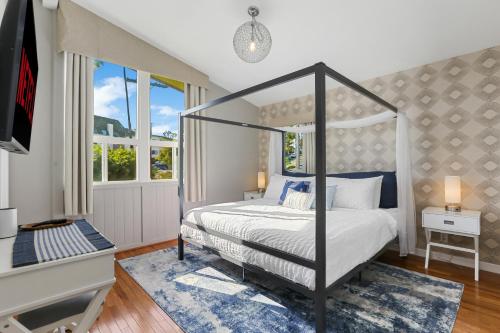 Beach Villa Hot Tub Steps to Beach — 4-Star Luxury Hotel in Long Beach, United States