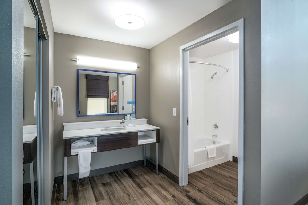Hampton Inn Madison Huntsville Airport - photo 24