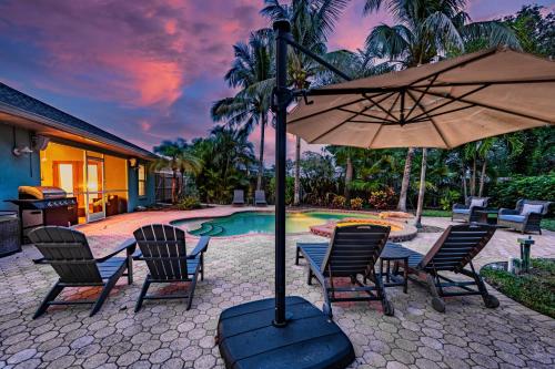 Nautical Escape Private pool home with a tropical backyard oasis — 4-Star Luxury Hotel in Bradenton, United States
