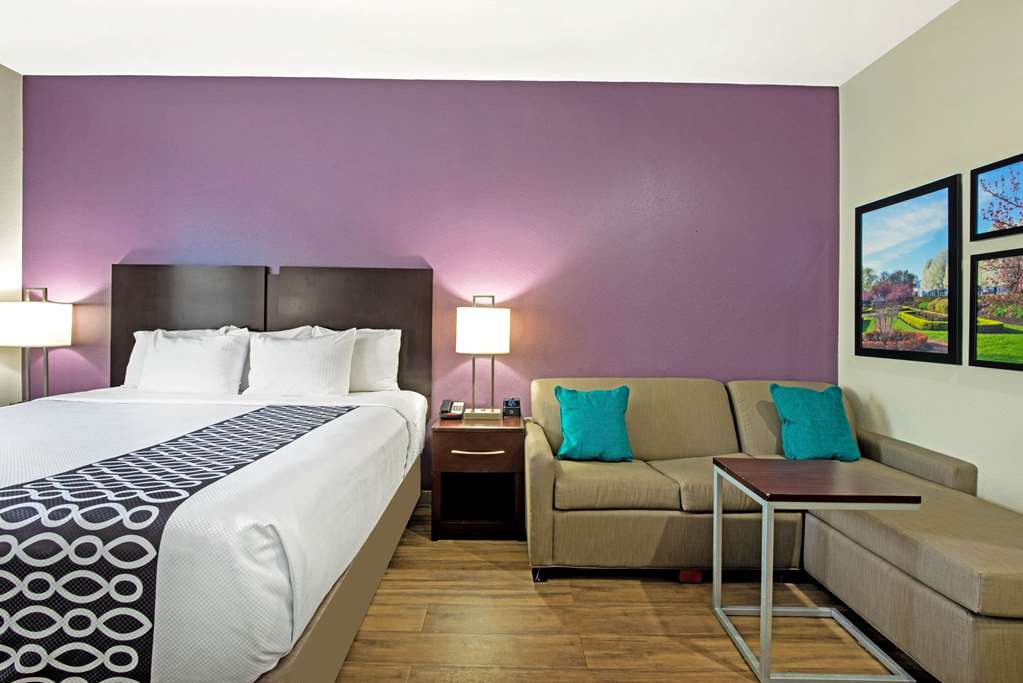 La Quinta Inn & Suites by Wyndham New Cumberland Harrisburg - photo 25