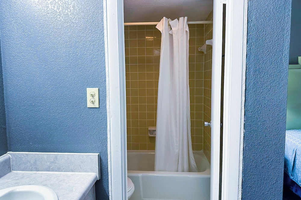 Hahira Inn By OYO near Valdosta - photo 44