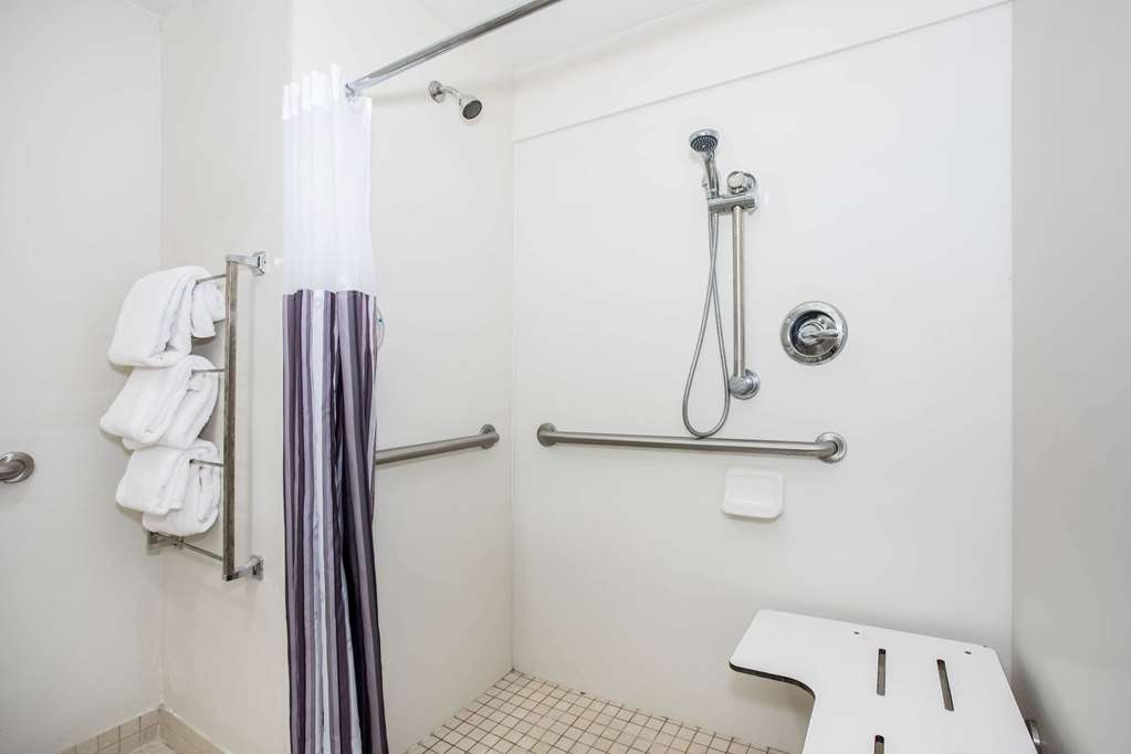 La Quinta Inn & Suites by Wyndham Melbourne Viera - photo 24
