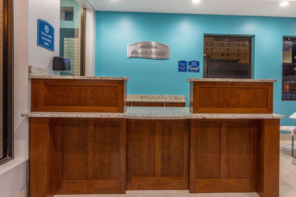 Howard Johnson by Wyndham Virginia Beach At The Beach - photo 3