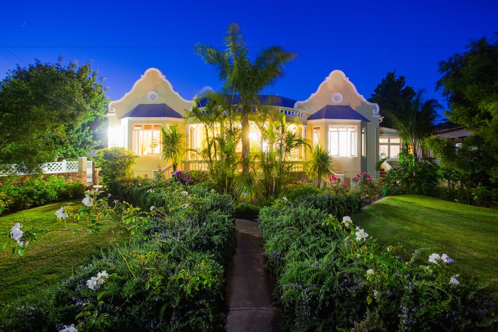 6 on Kloof Guest House — 4-Star Luxury Hotel in Bredasdorp, South Africa