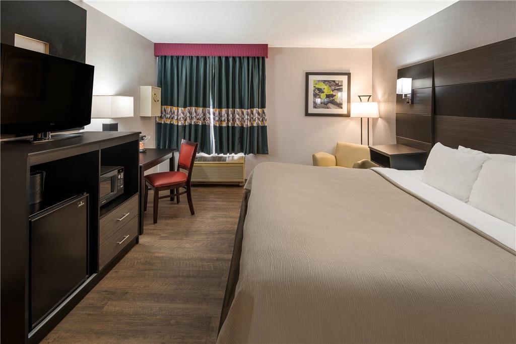 Quality inn & Suites Cincinnati I 275 - photo 10