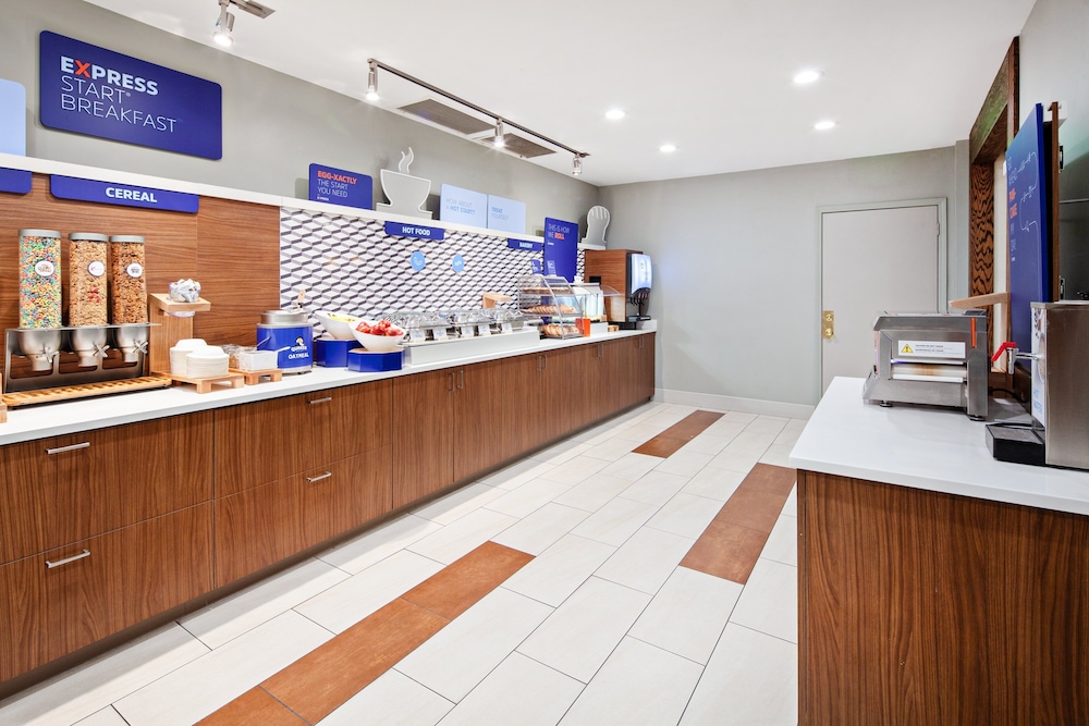 Holiday Inn Express & Suites Clovis Fresno Area by IHG - photo 21