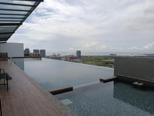 TopRoof Infinity Pool 2 6pax 5minJonker — 4-Star Luxury Hotel in Malacca, Malaysia