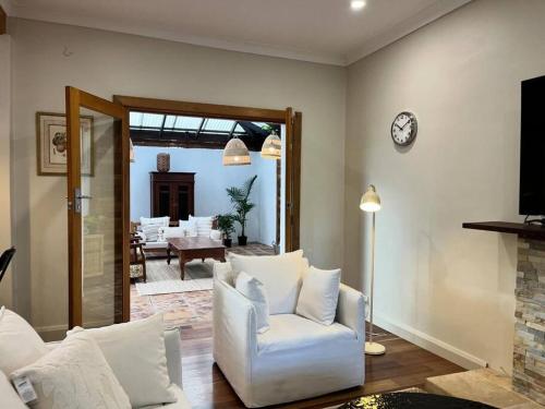 Tranquil Hideaway near the City with Patio Lounge — hotel in Glenunga