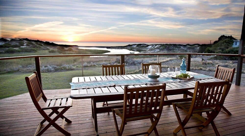 Stones Throw 26 River View Drive — hotel in Normanville
