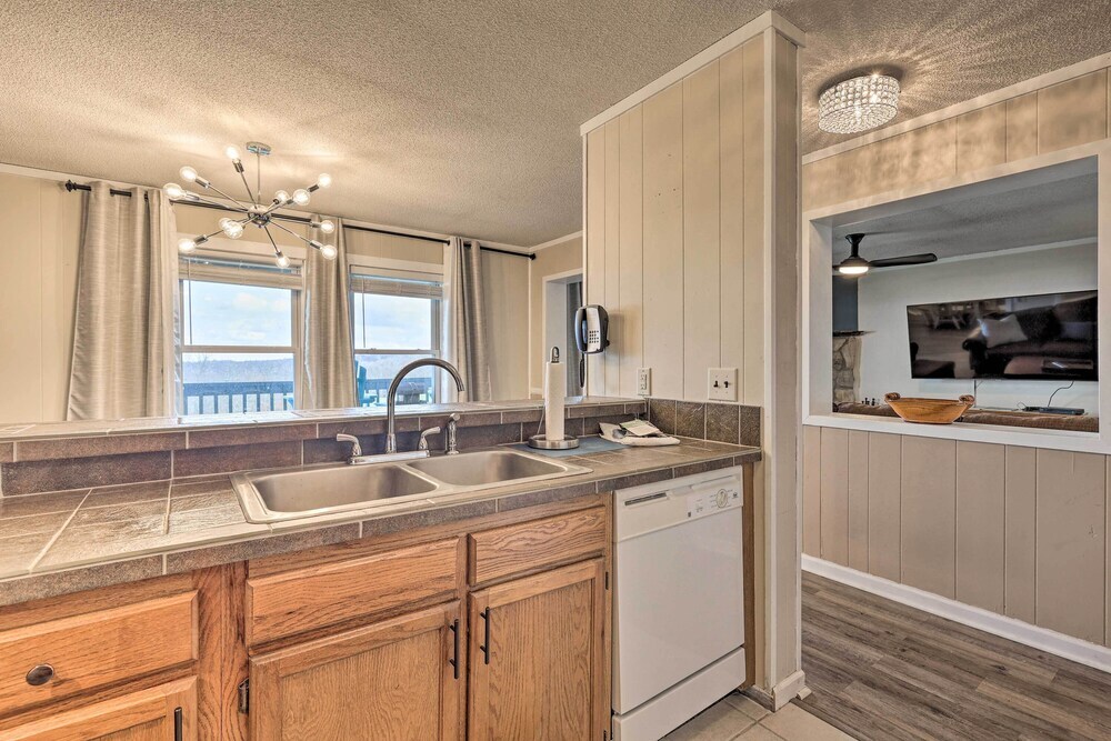 2 Mi to Skiing Resort Style Beech Mountain Condo - photo 9
