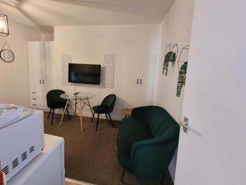 Sea side flat 5 with fast WIFI and free PARKING