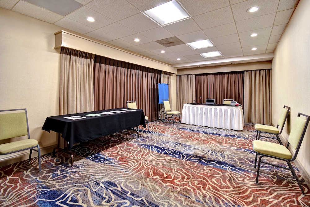 Hampton Inn & Suites Alexandria Old Town Area South - photo 53