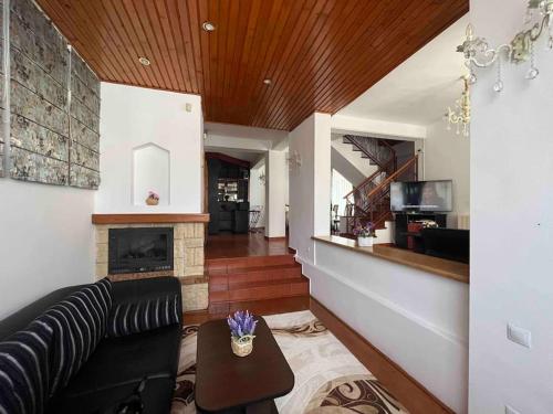 Vila Tequila Sinaia — 4-Star Luxury Hotel in Sinaia, Romania