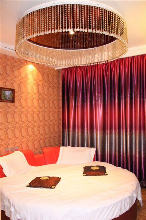 Yakeshi Longhua Hotel in Yakeshi, People's Republic of China