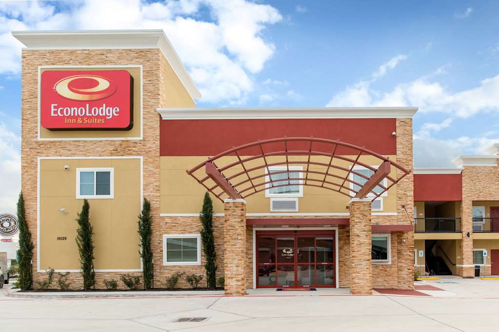 Econo Lodge Inn & Suites Houston Willowbrook - photo 2