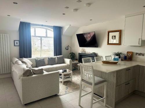 Central Ballycastle Beach Residence — 4-Star Luxury Hotel in Ballycastle, United Kingdom
