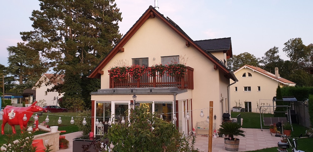 BnB Les Coquelicots — 4-Star Luxury Hotel in Versoix, Switzerland
