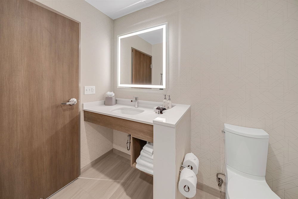 Holiday Inn Express & Suites Fort Walton Beach Eglin Area by IHG - photo 52