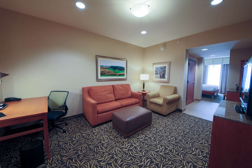 Hilton Garden Inn Cedar Falls - photo 17