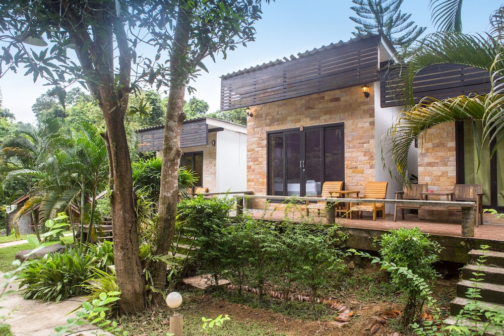 Wave F in Ko Kut, Thailand