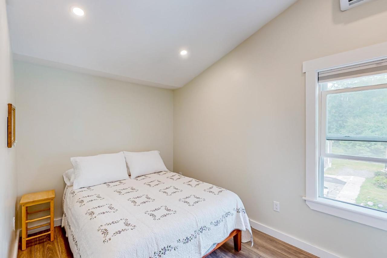 Shorebreeze Inn - photo 9