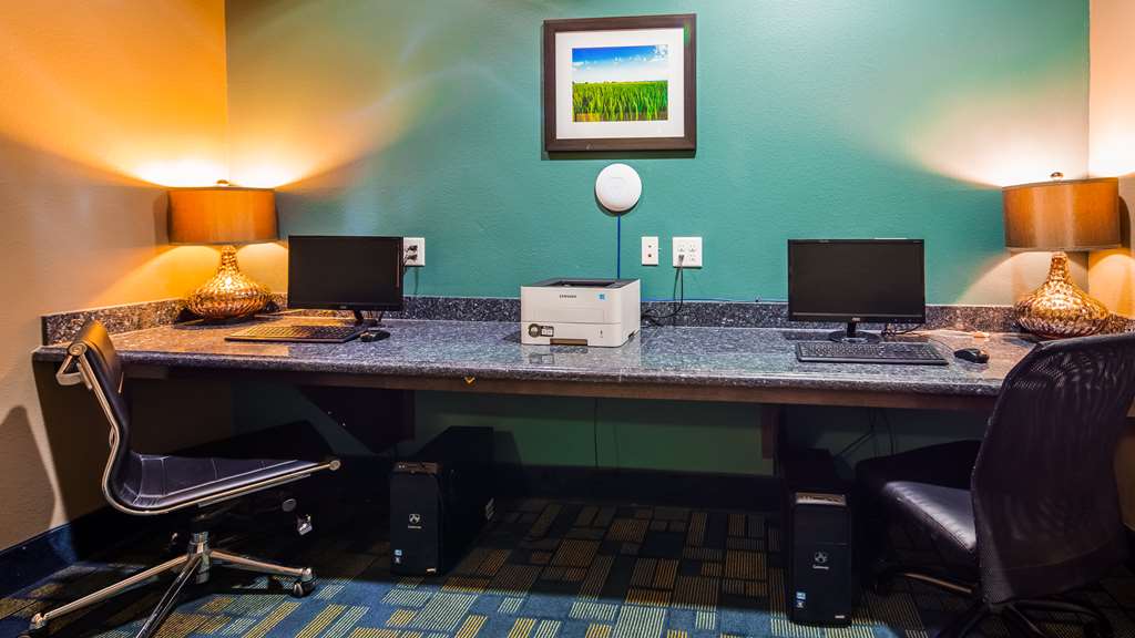 Best Western Plus Carrizo Springs Inn & Suites - photo 11
