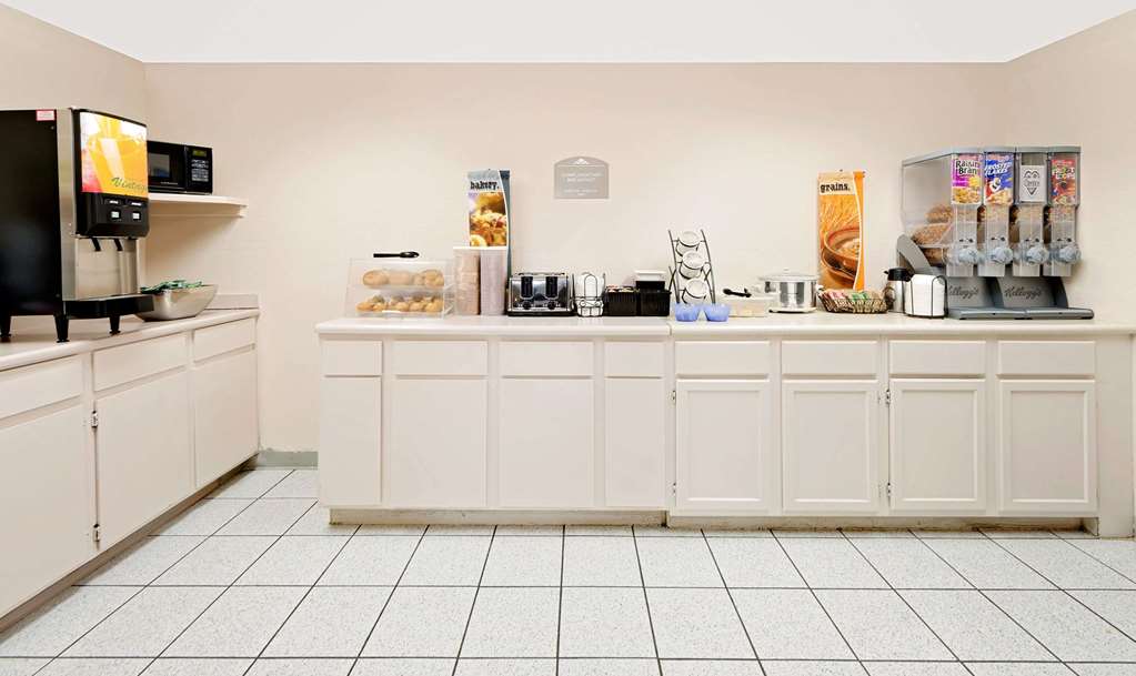 Microtel Inn & Suites by Wyndham Joplin - photo 15