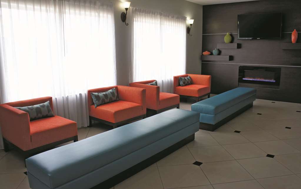 La Quinta Inn & Suites by Wyndham Orange - photo 6